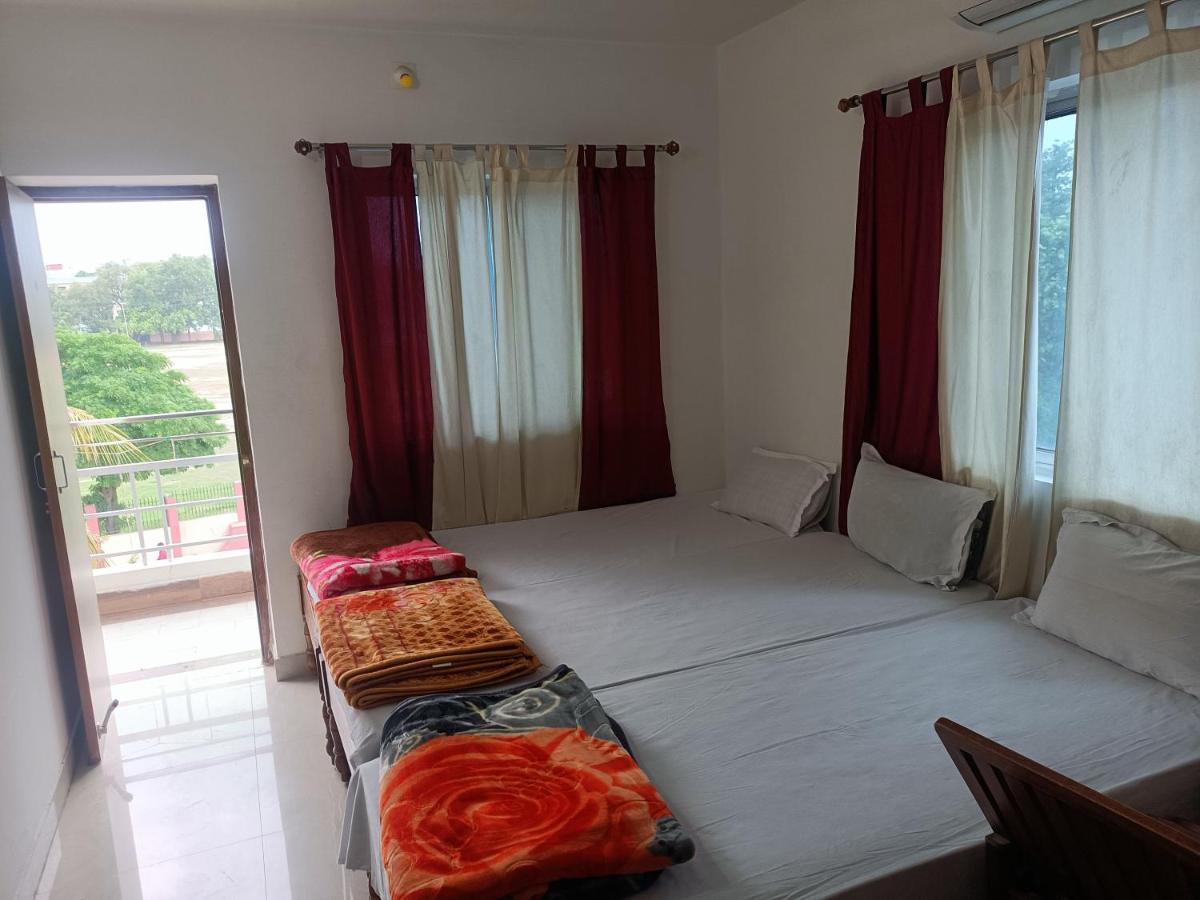 The Gupta Guest House Bodh Gaya Buitenkant foto