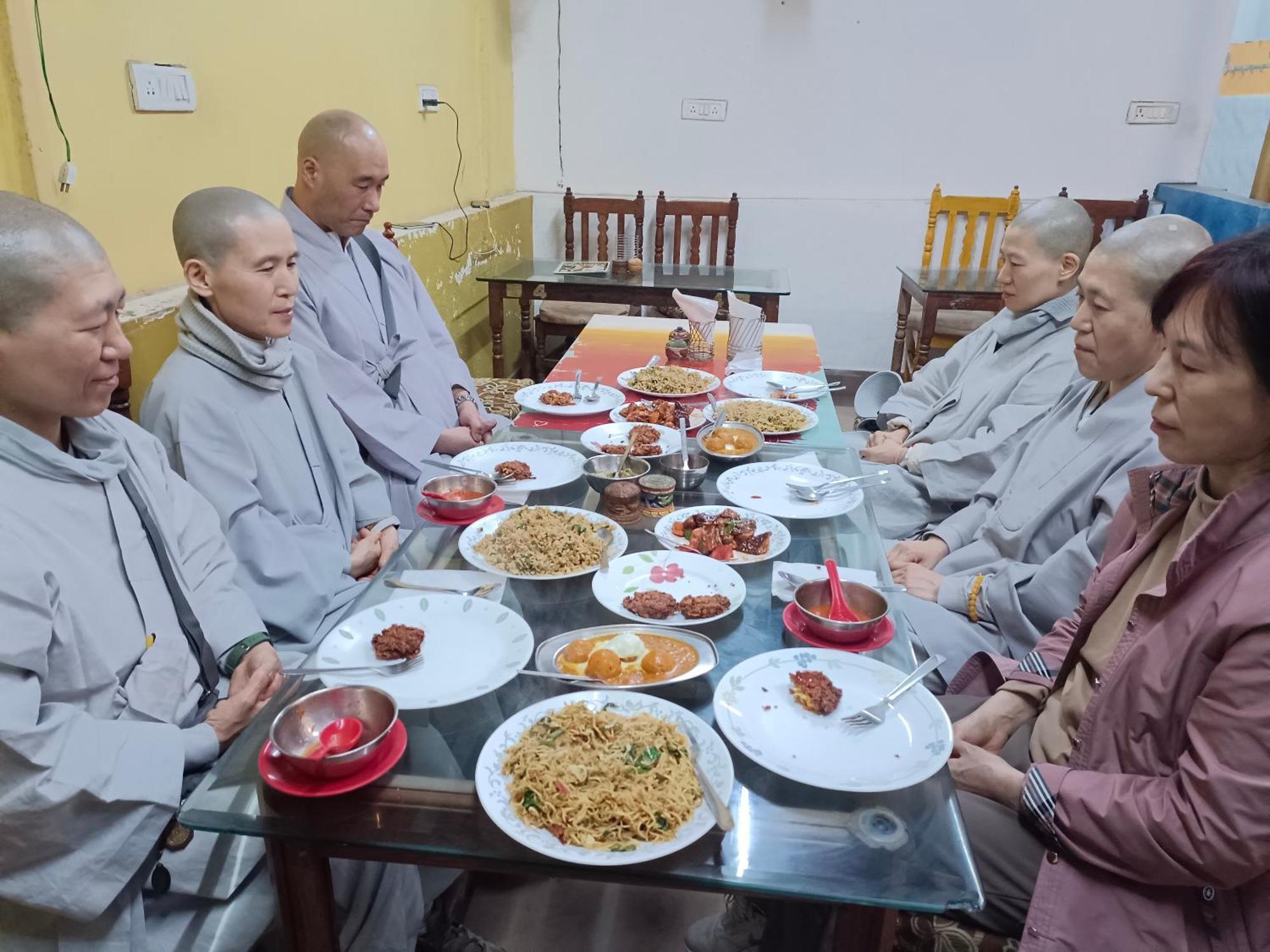The Gupta Guest House Bodh Gaya Buitenkant foto